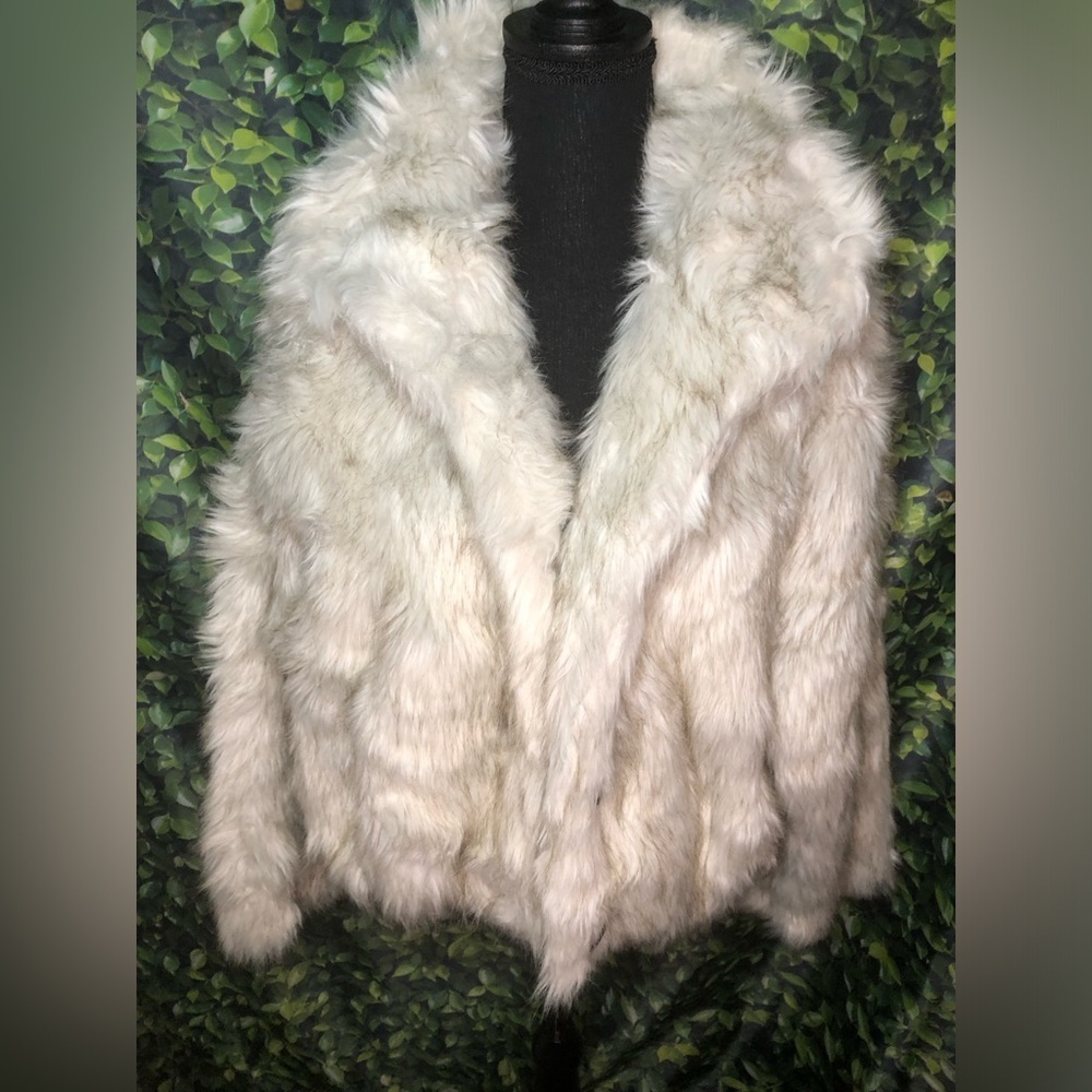 Elegant Gray Faux Fur Jacket - Picture 3 of 16